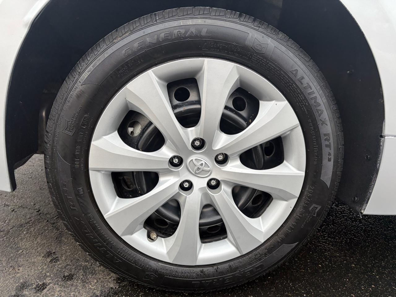 Toyota Corolla LE 2023