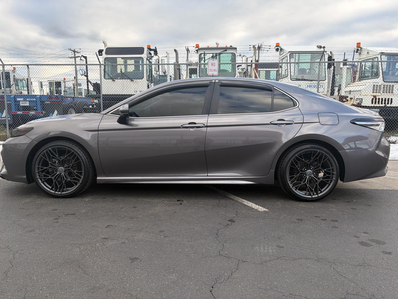 Toyota Camry SE Nightshade Auto (Natl) 2019