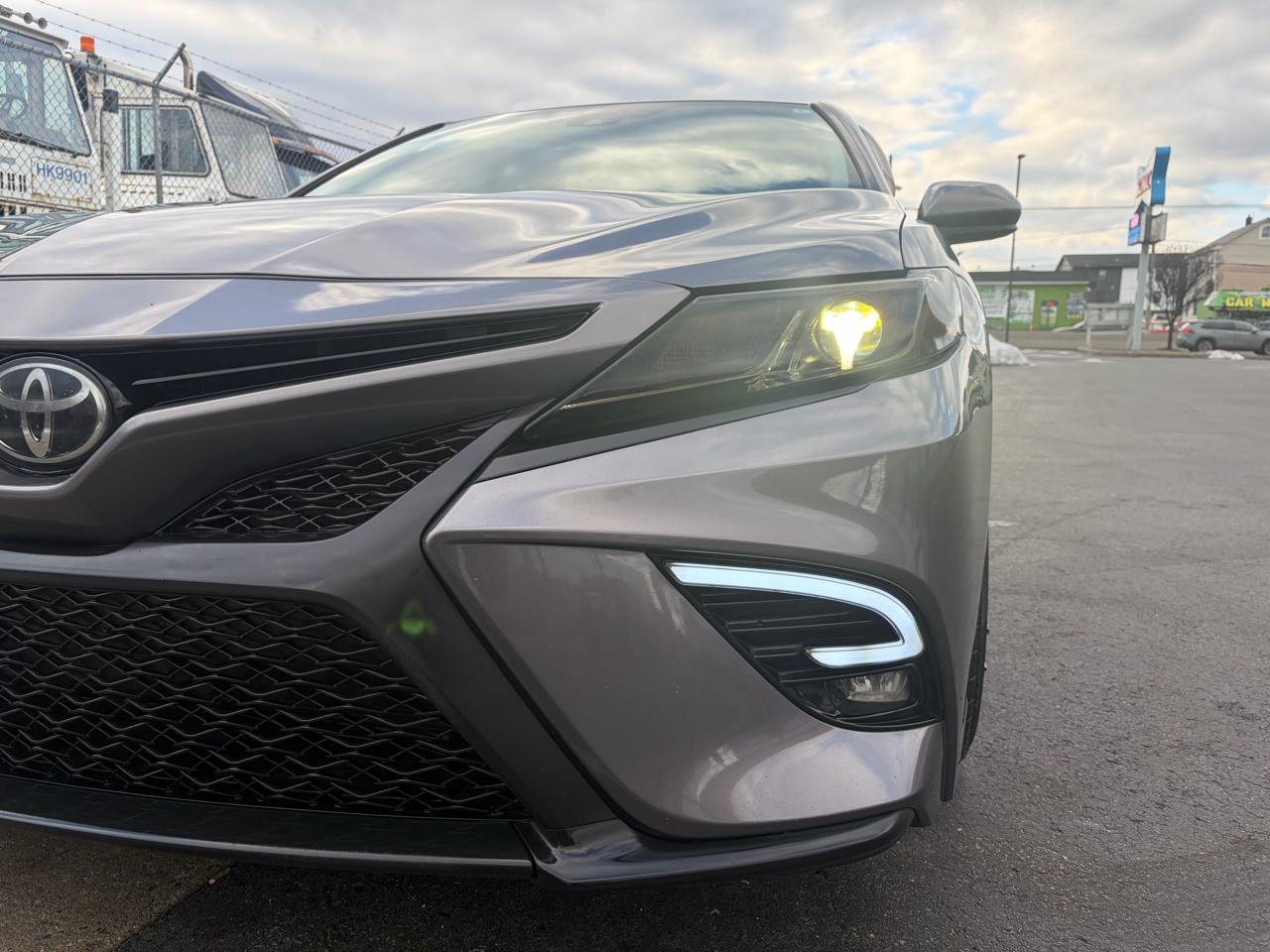 Toyota Camry SE Nightshade Auto (Natl) 2019