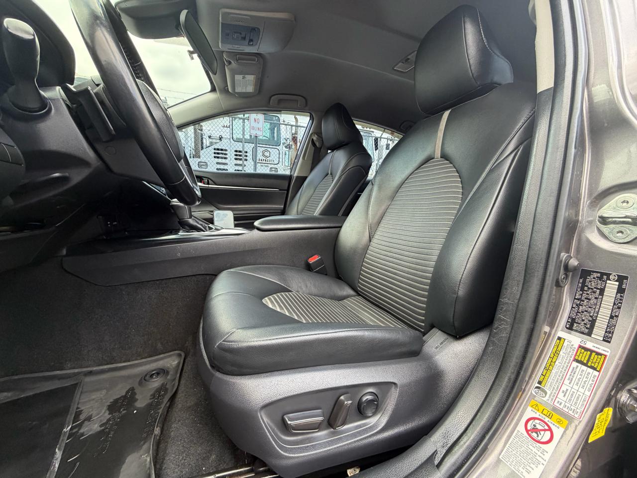 Toyota Camry SE Nightshade Auto (Natl) 2019