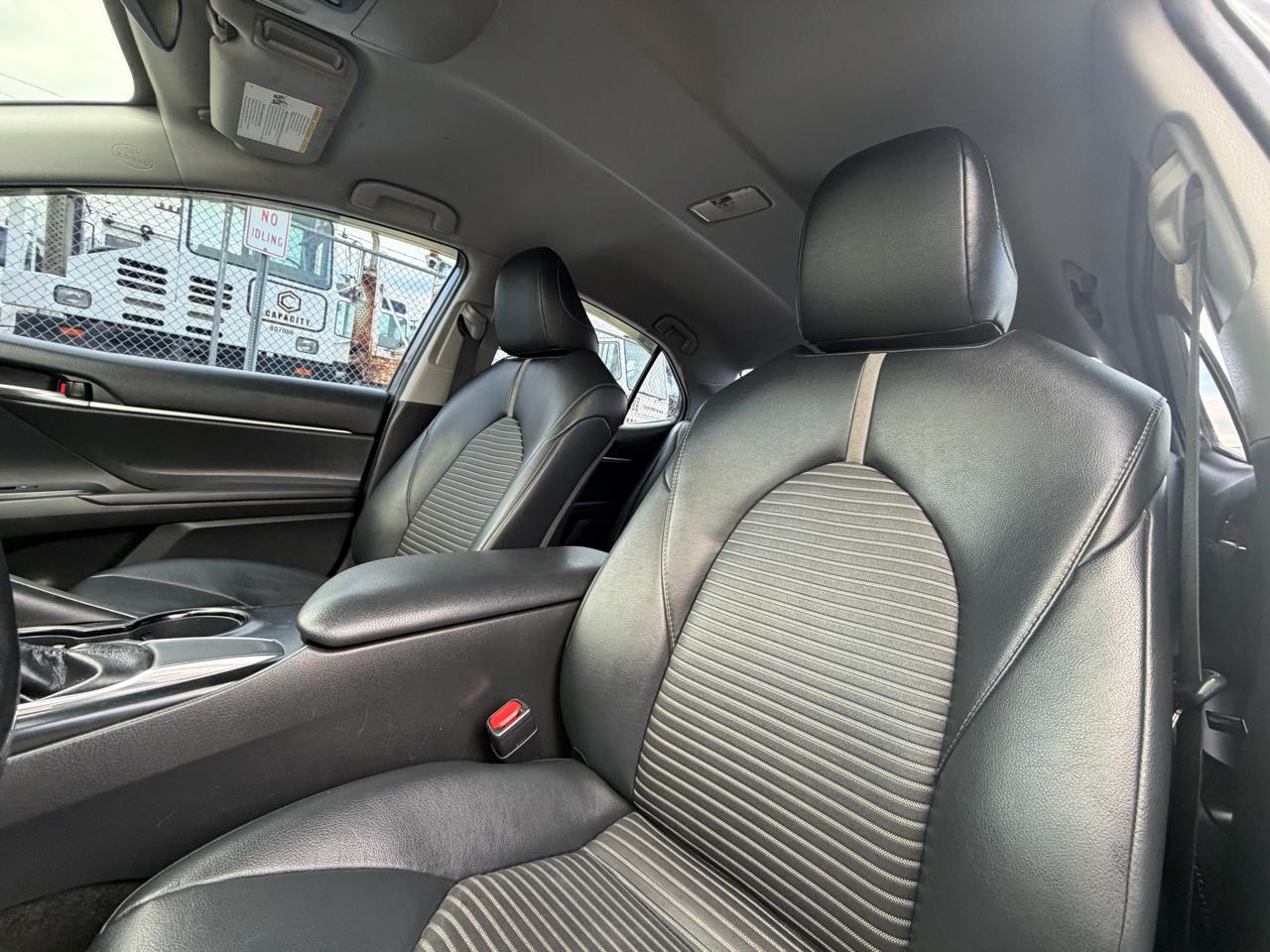 Toyota Camry SE Nightshade Auto (Natl) 2019