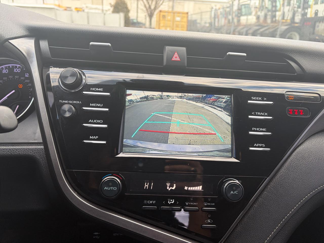 Toyota Camry SE Nightshade Auto (Natl) 2019