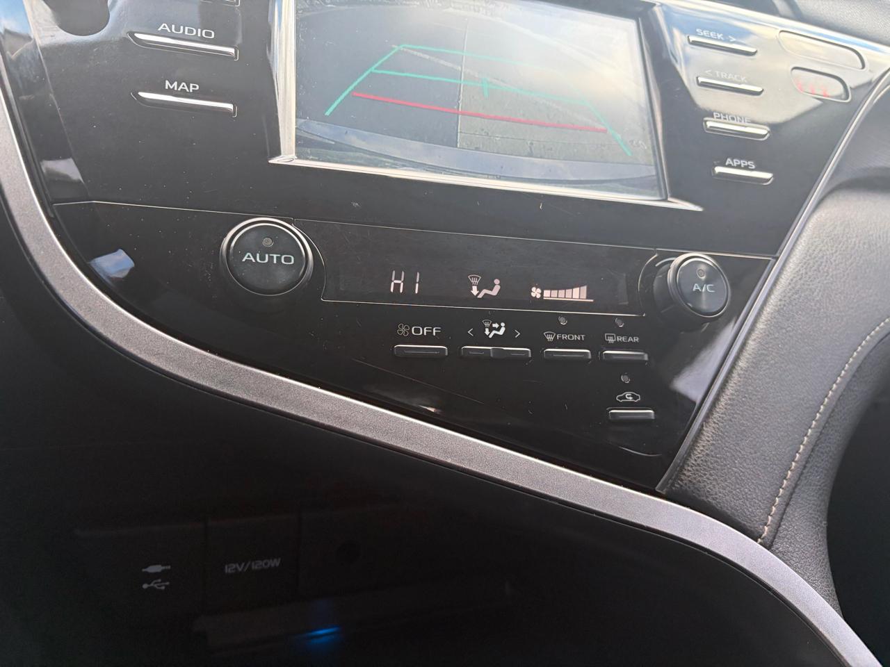 Toyota Camry SE Nightshade Auto (Natl) 2019