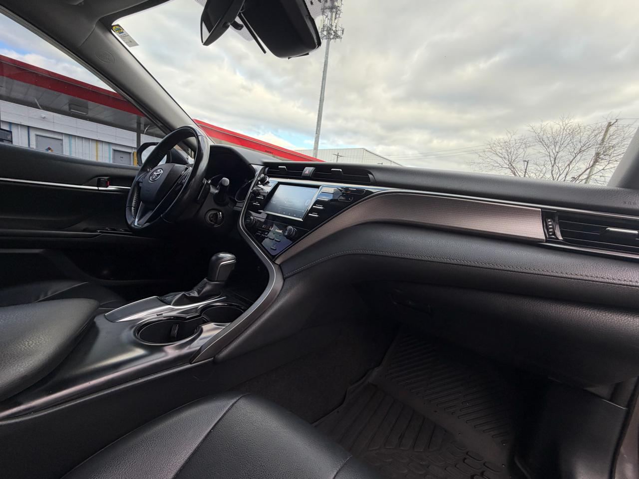 Toyota Camry SE Nightshade Auto (Natl) 2019