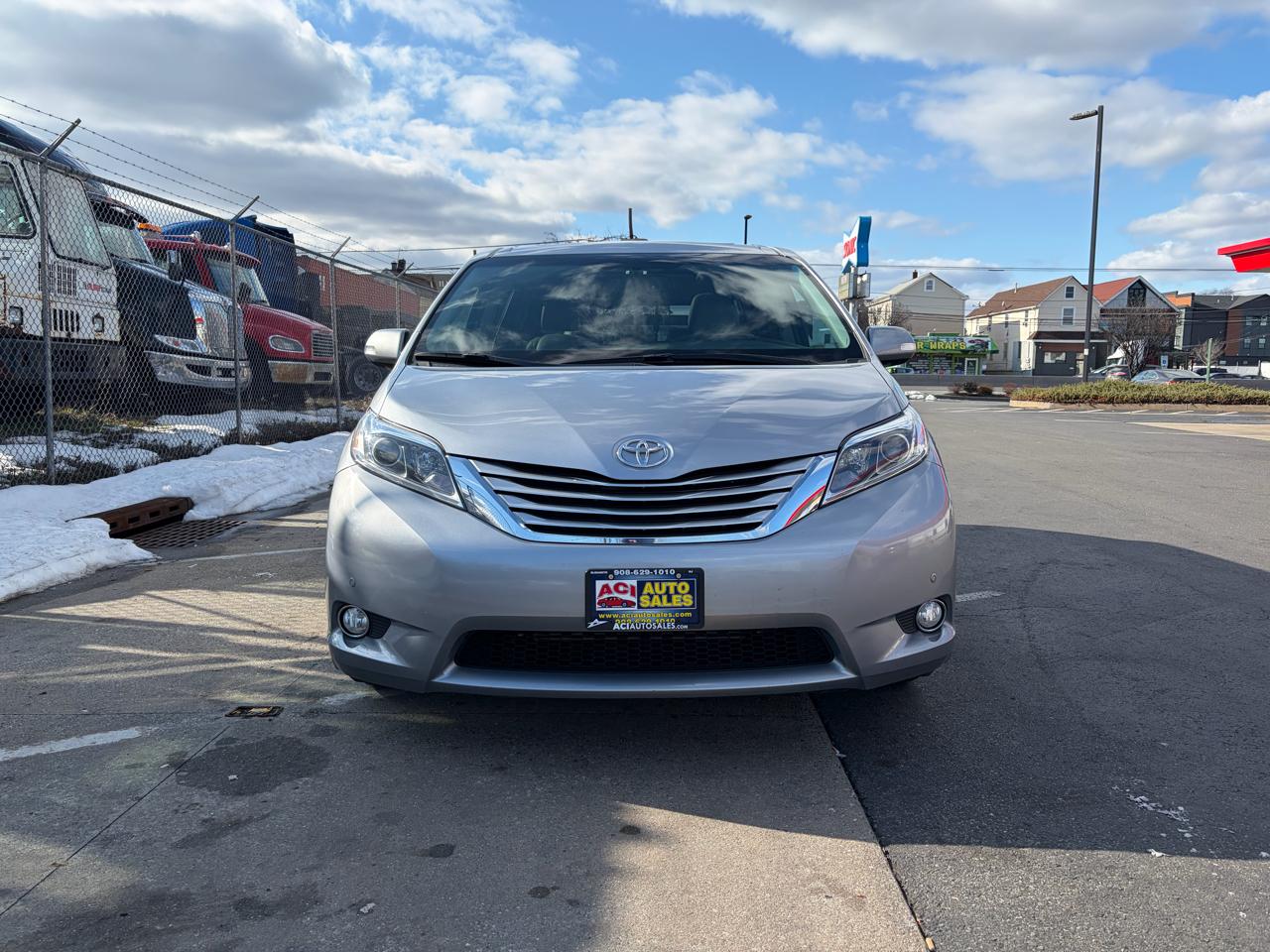 Toyota Sienna XLE 7-Passenger AWD 2017