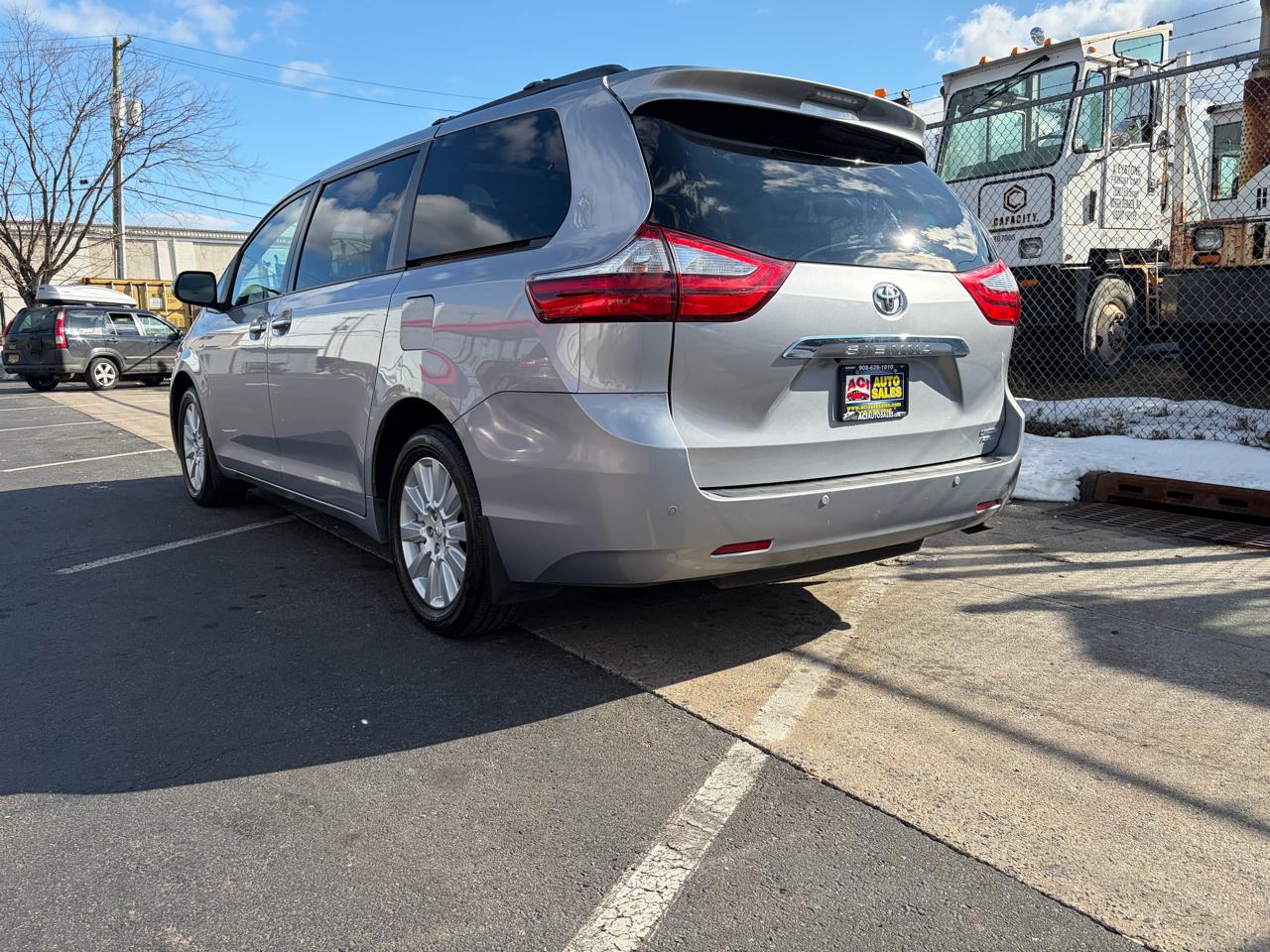 Toyota Sienna XLE 7-Passenger AWD 2017