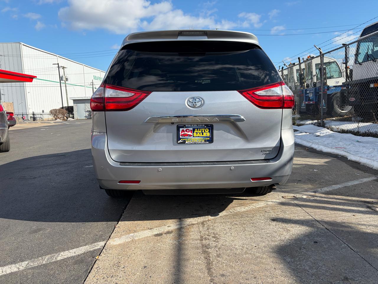 Toyota Sienna XLE 7-Passenger AWD 2017