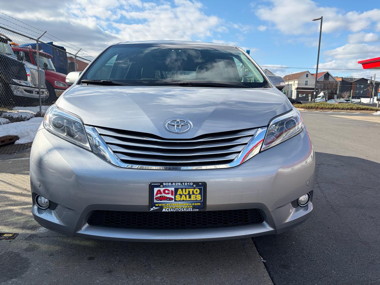 Toyota Sienna XLE 7-Passenger AWD 2017