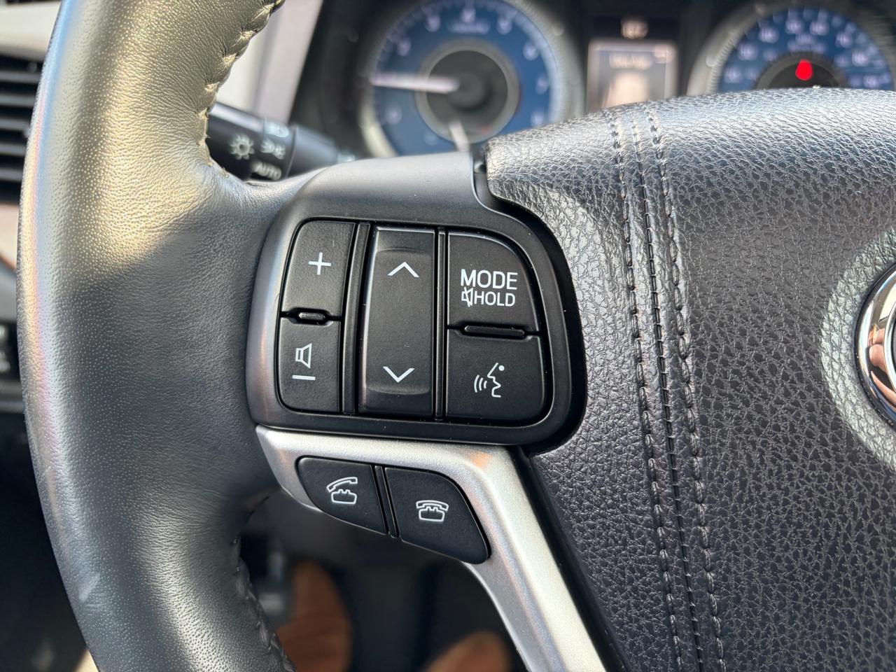 Toyota Sienna XLE 7-Passenger AWD 2017