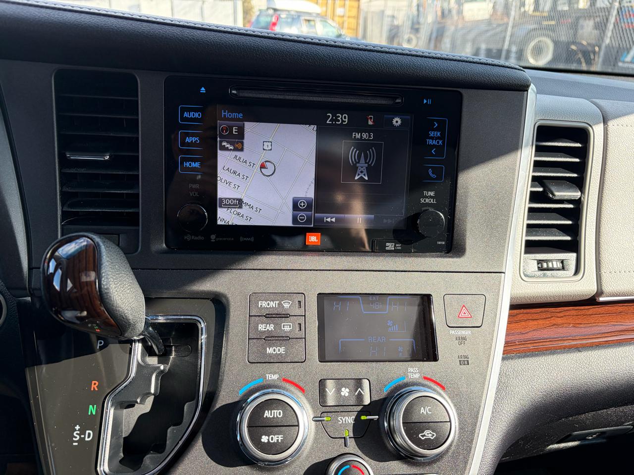 Toyota Sienna XLE 7-Passenger AWD 2017