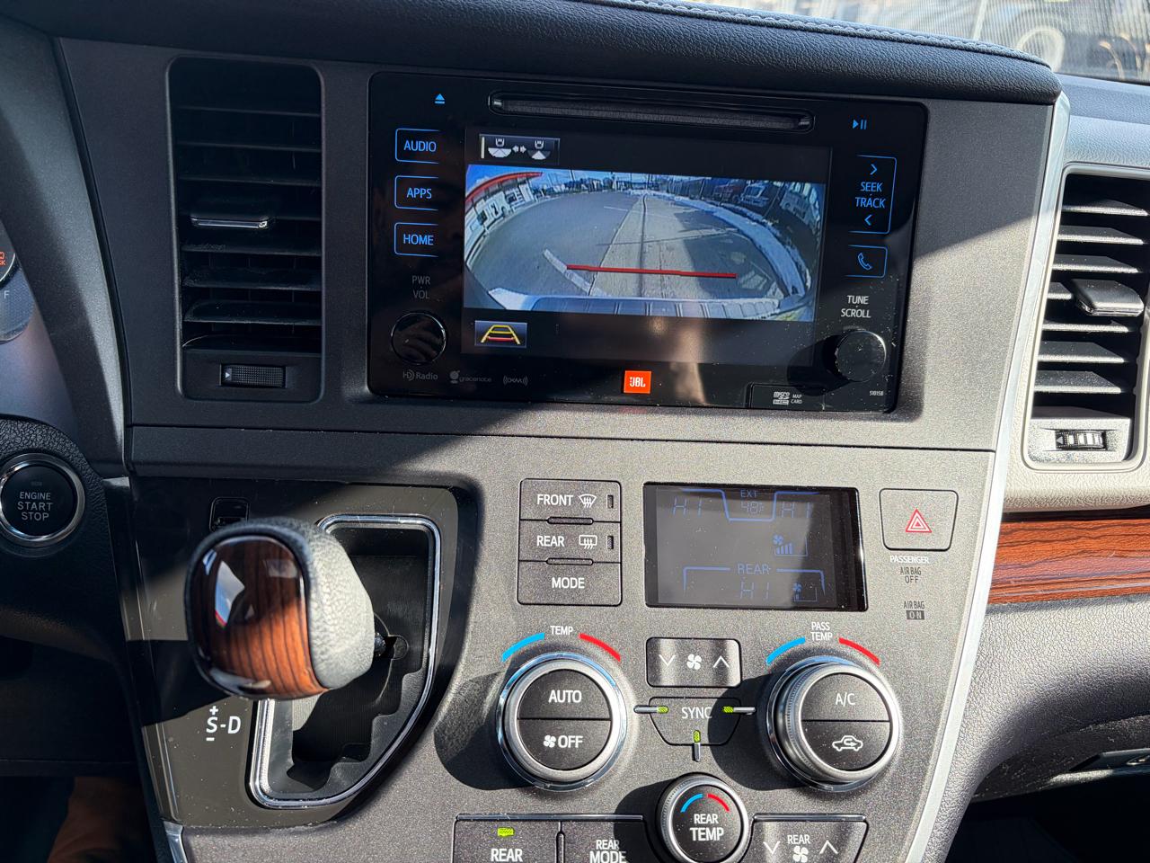 Toyota Sienna XLE 7-Passenger AWD 2017