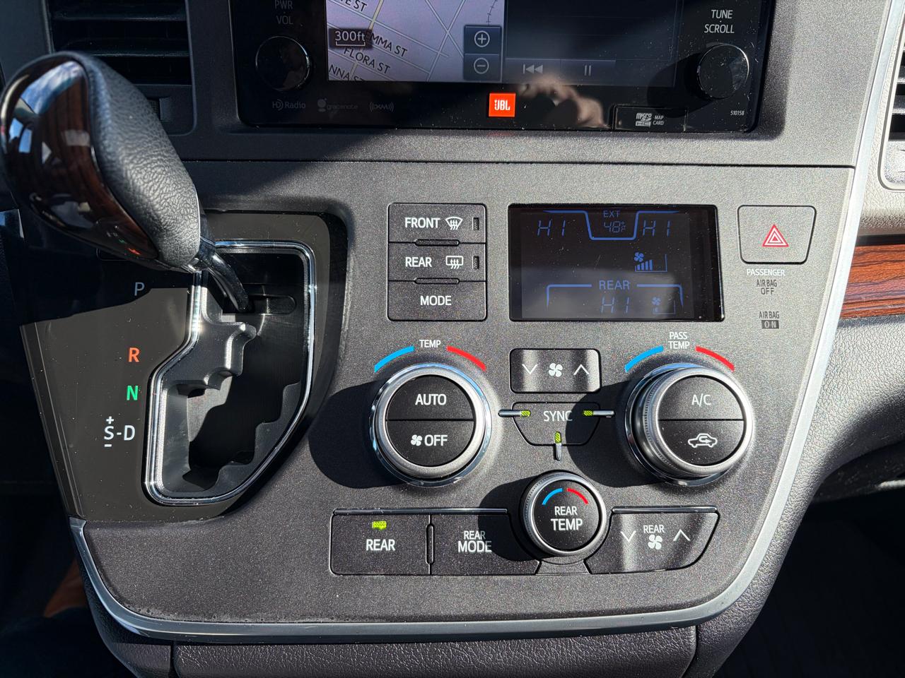 Toyota Sienna XLE 7-Passenger AWD 2017