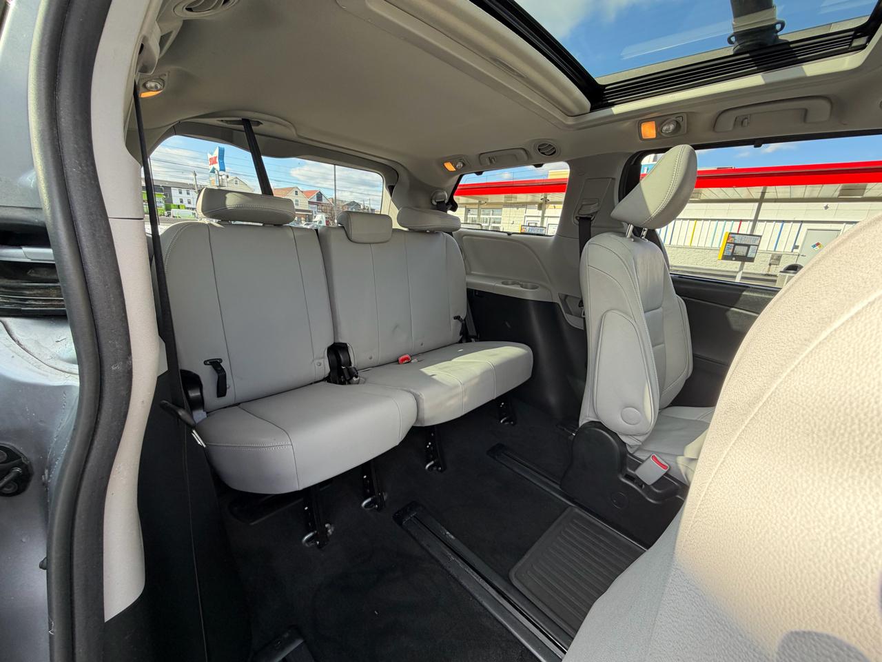 Toyota Sienna XLE 7-Passenger AWD 2017