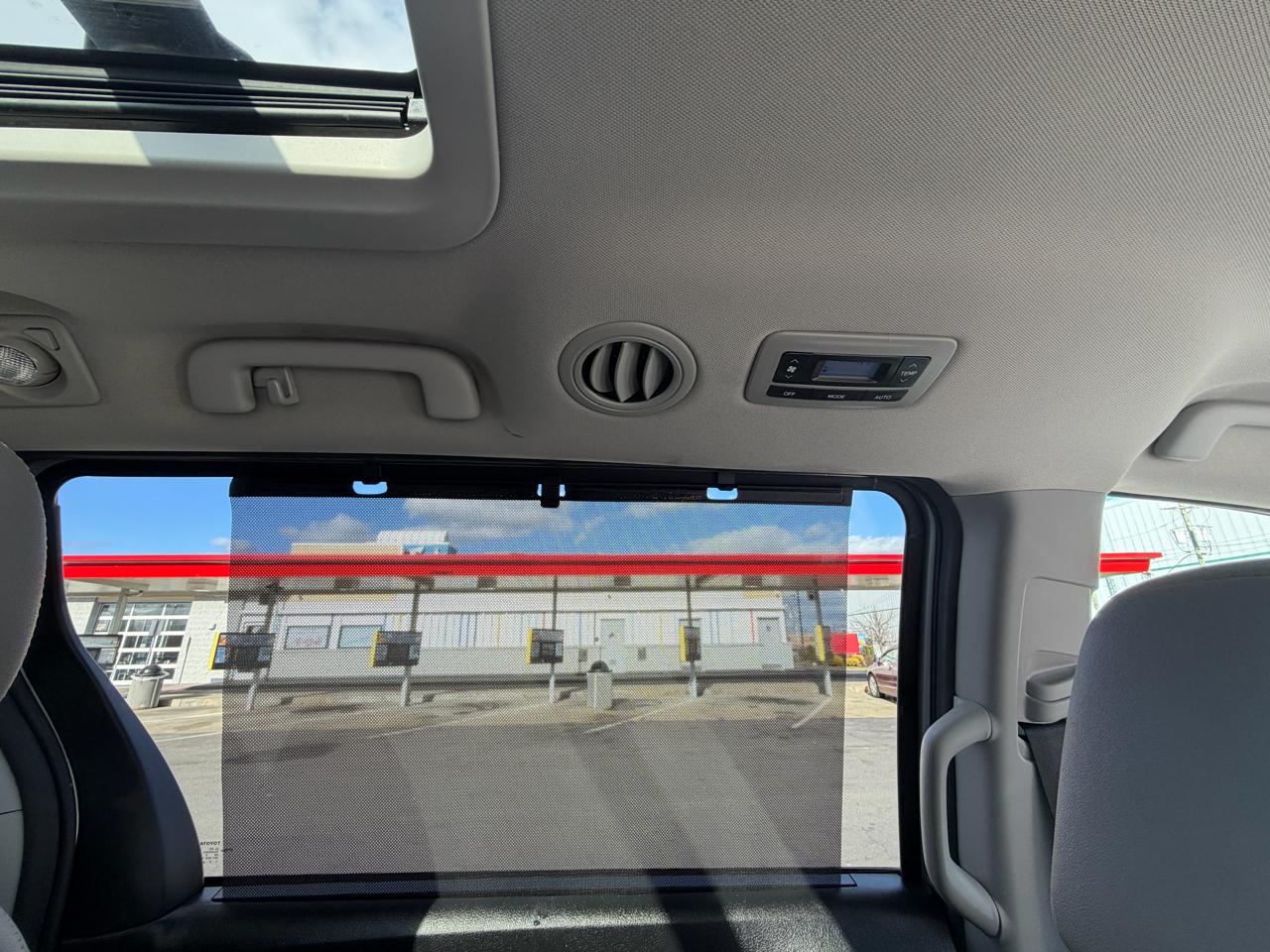 Toyota Sienna XLE 7-Passenger AWD 2017