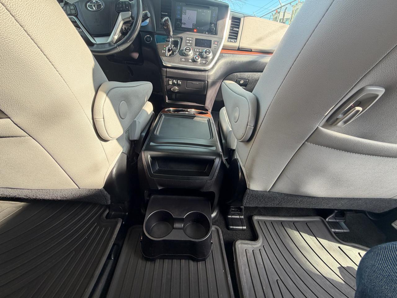 Toyota Sienna XLE 7-Passenger AWD 2017