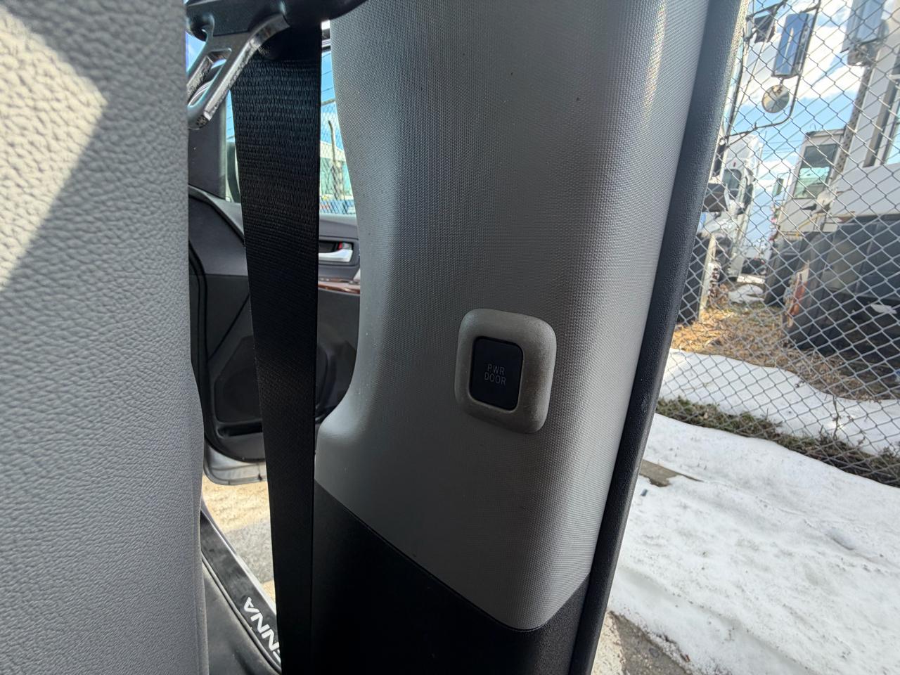 Toyota Sienna XLE 7-Passenger AWD 2017