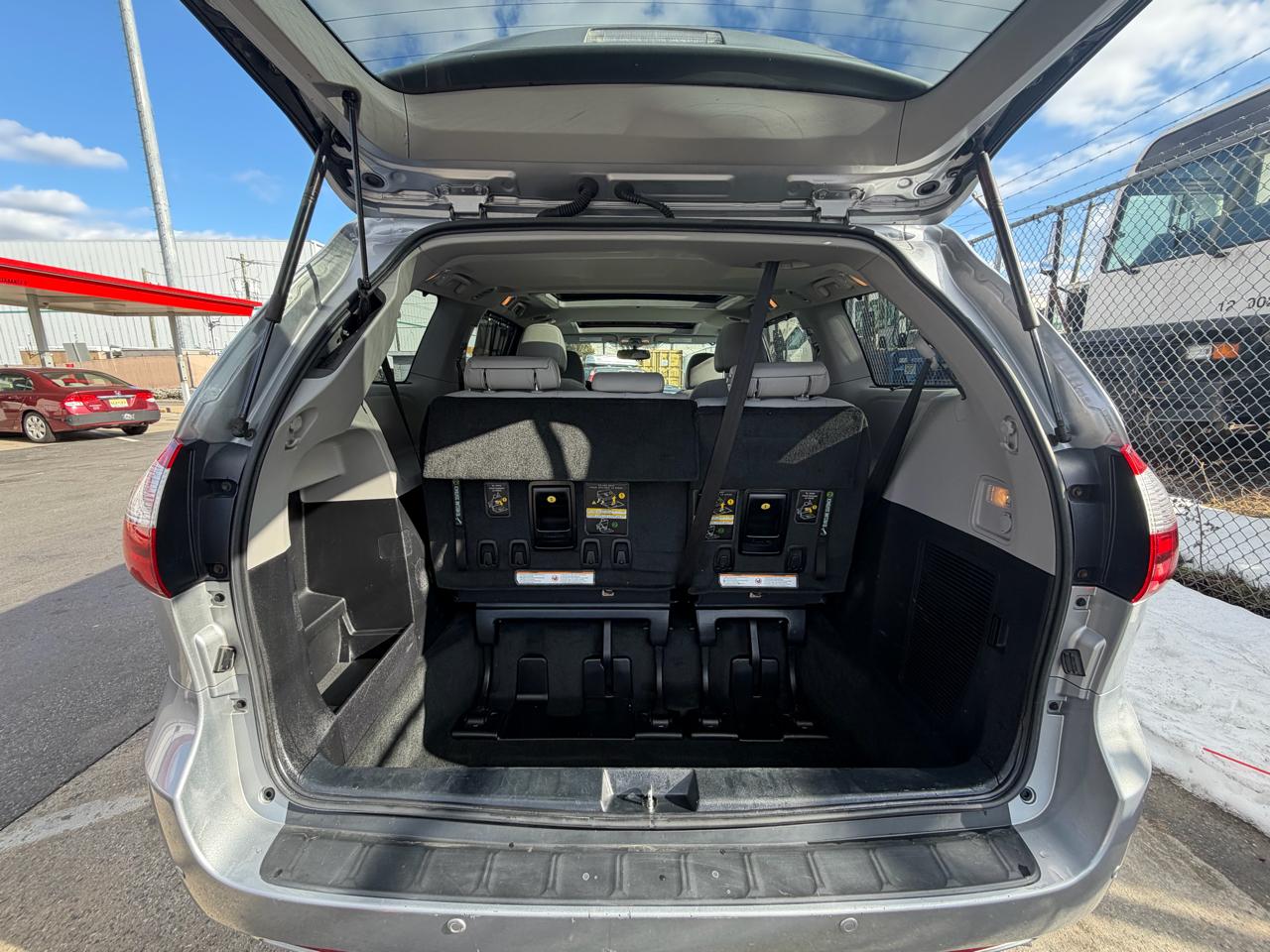 Toyota Sienna XLE 7-Passenger AWD 2017