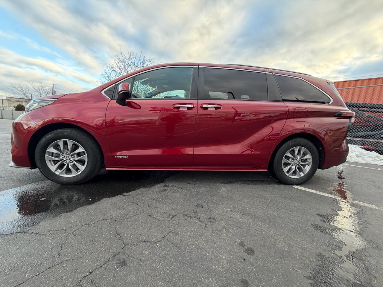 Toyota Sienna XLE 7-Passenger 2021