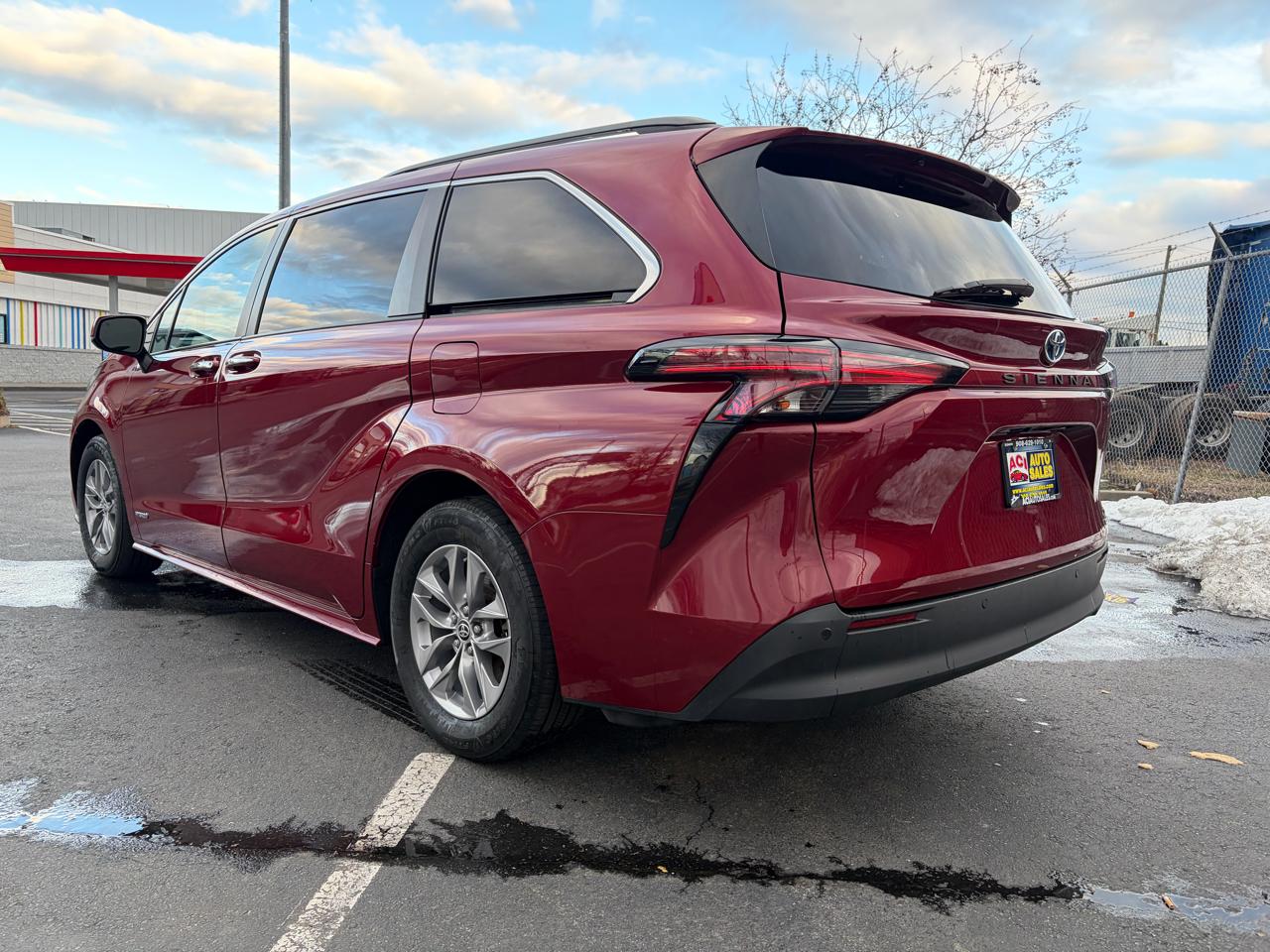 Toyota Sienna XLE 7-Passenger 2021