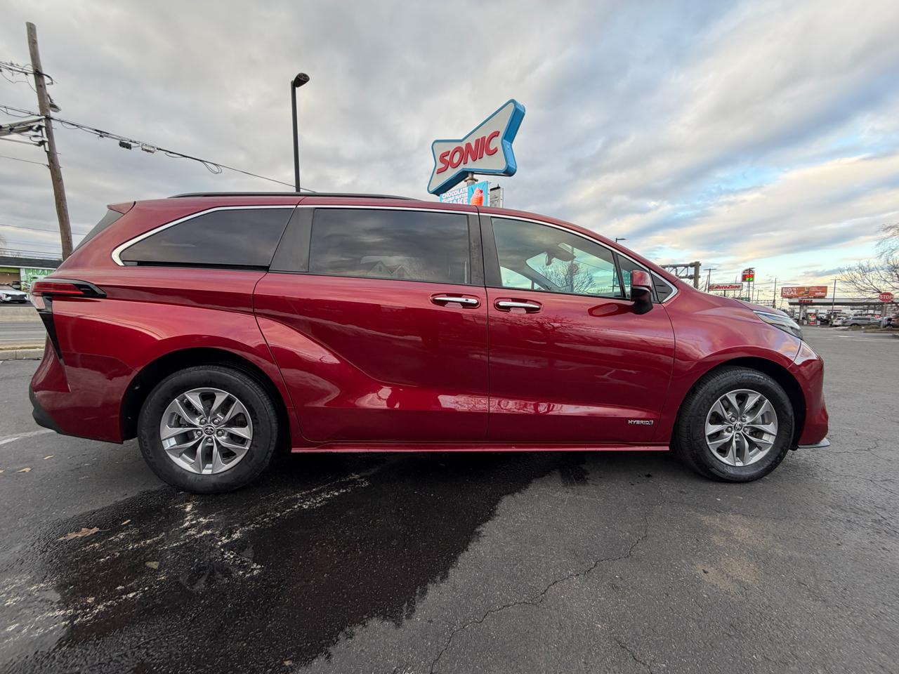 Toyota Sienna XLE 7-Passenger 2021
