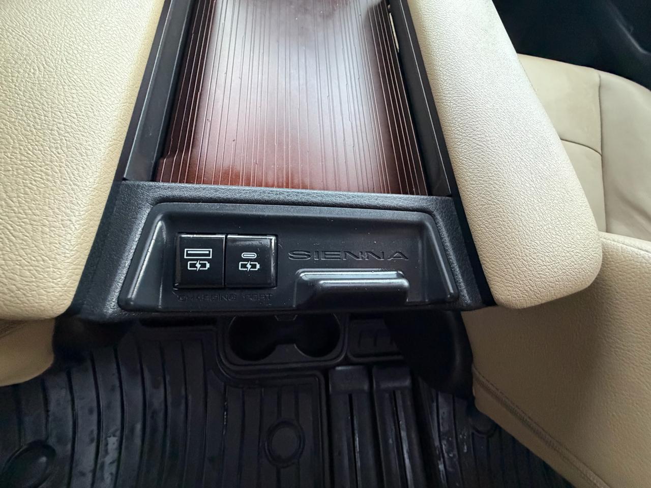 Toyota Sienna XLE 7-Passenger 2021