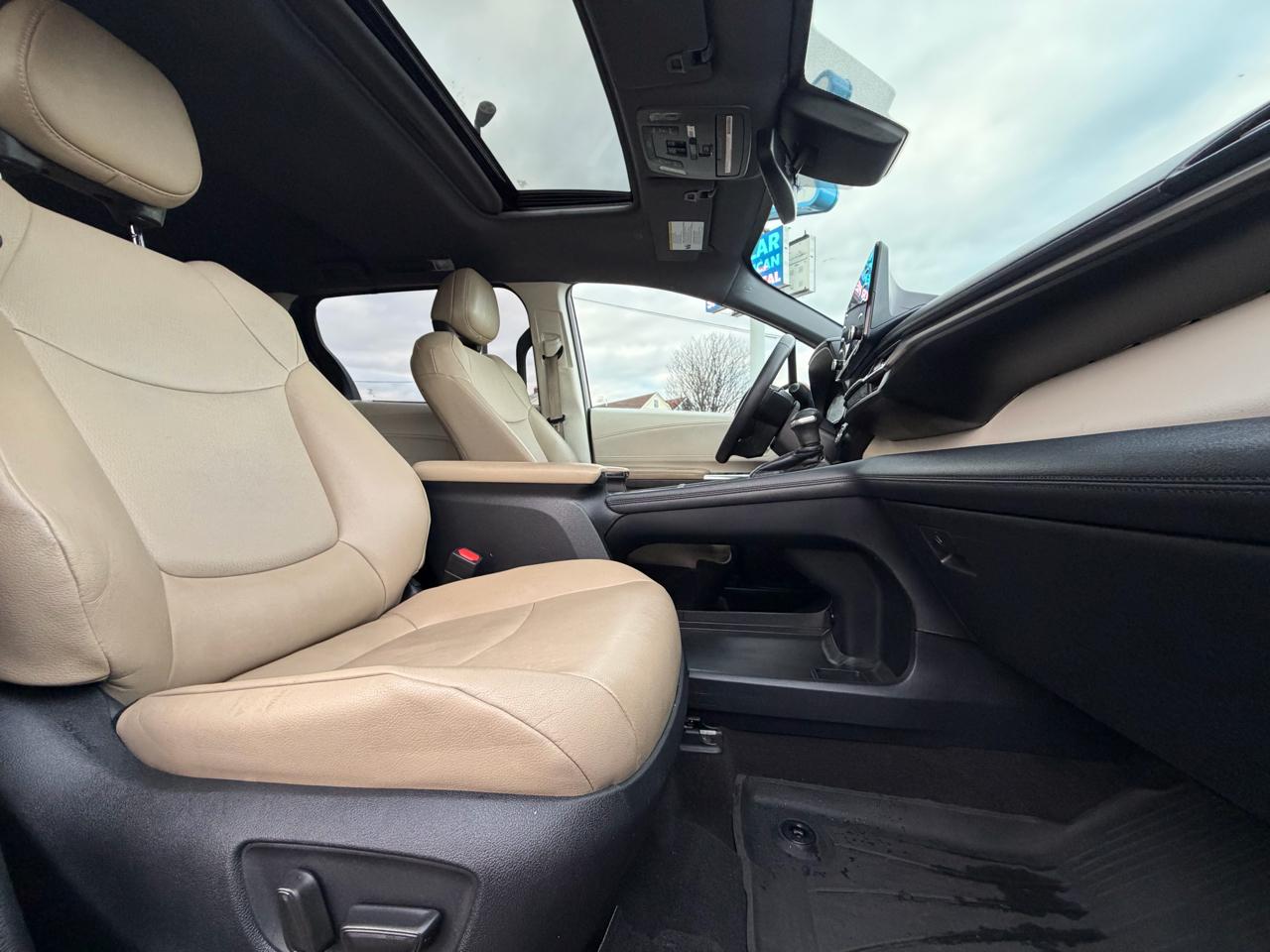 Toyota Sienna XLE 7-Passenger 2021