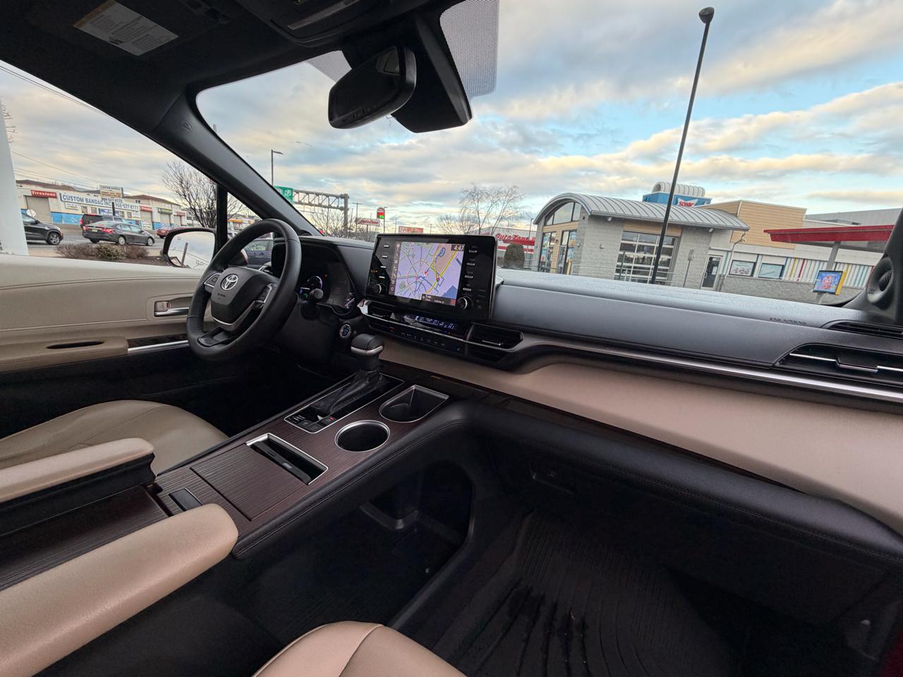 Toyota Sienna XLE 7-Passenger 2021