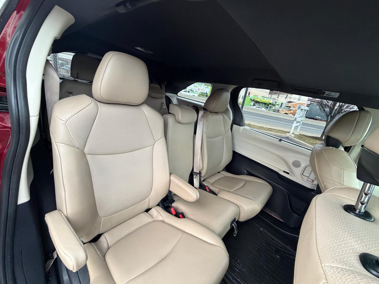 Toyota Sienna XLE 7-Passenger 2021