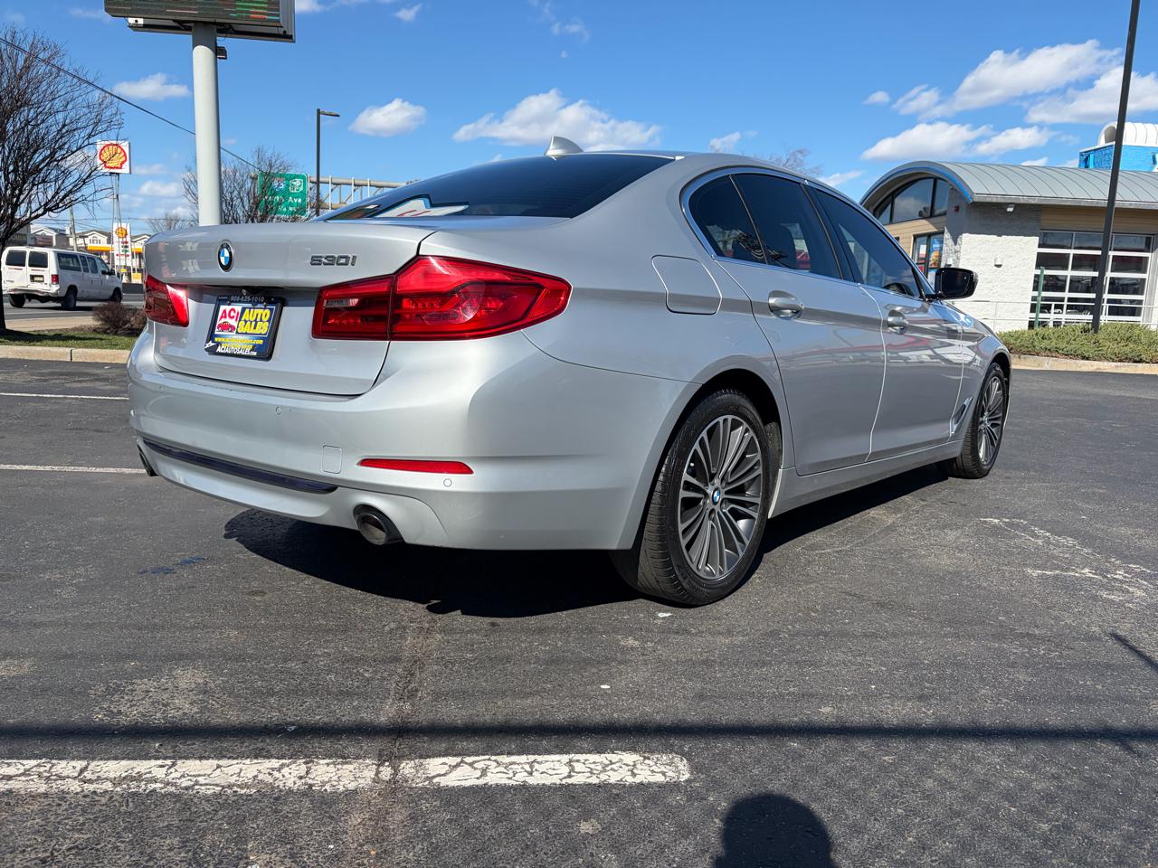 BMW 5-Series 530i 2019