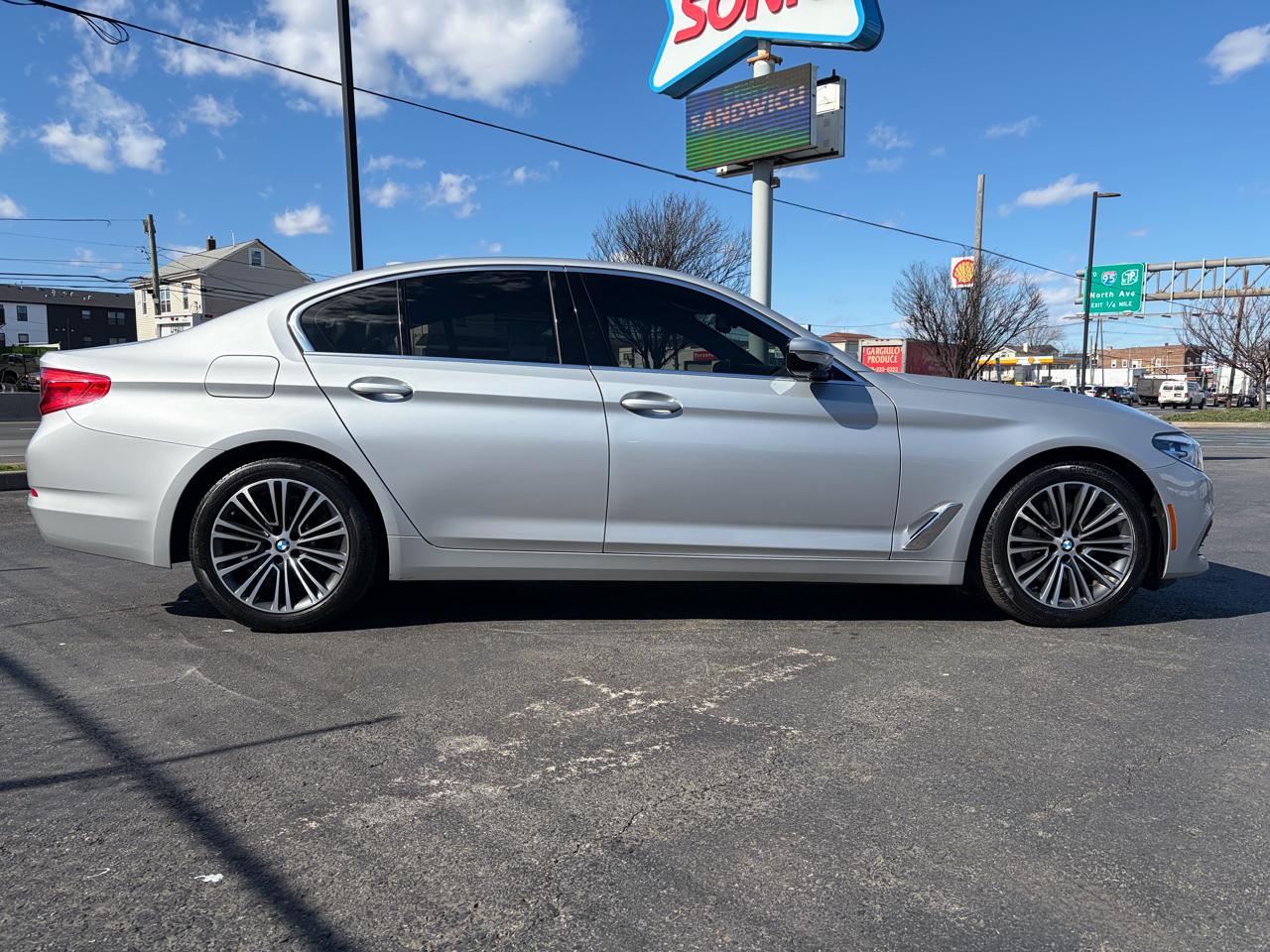 BMW 5-Series 530i 2019