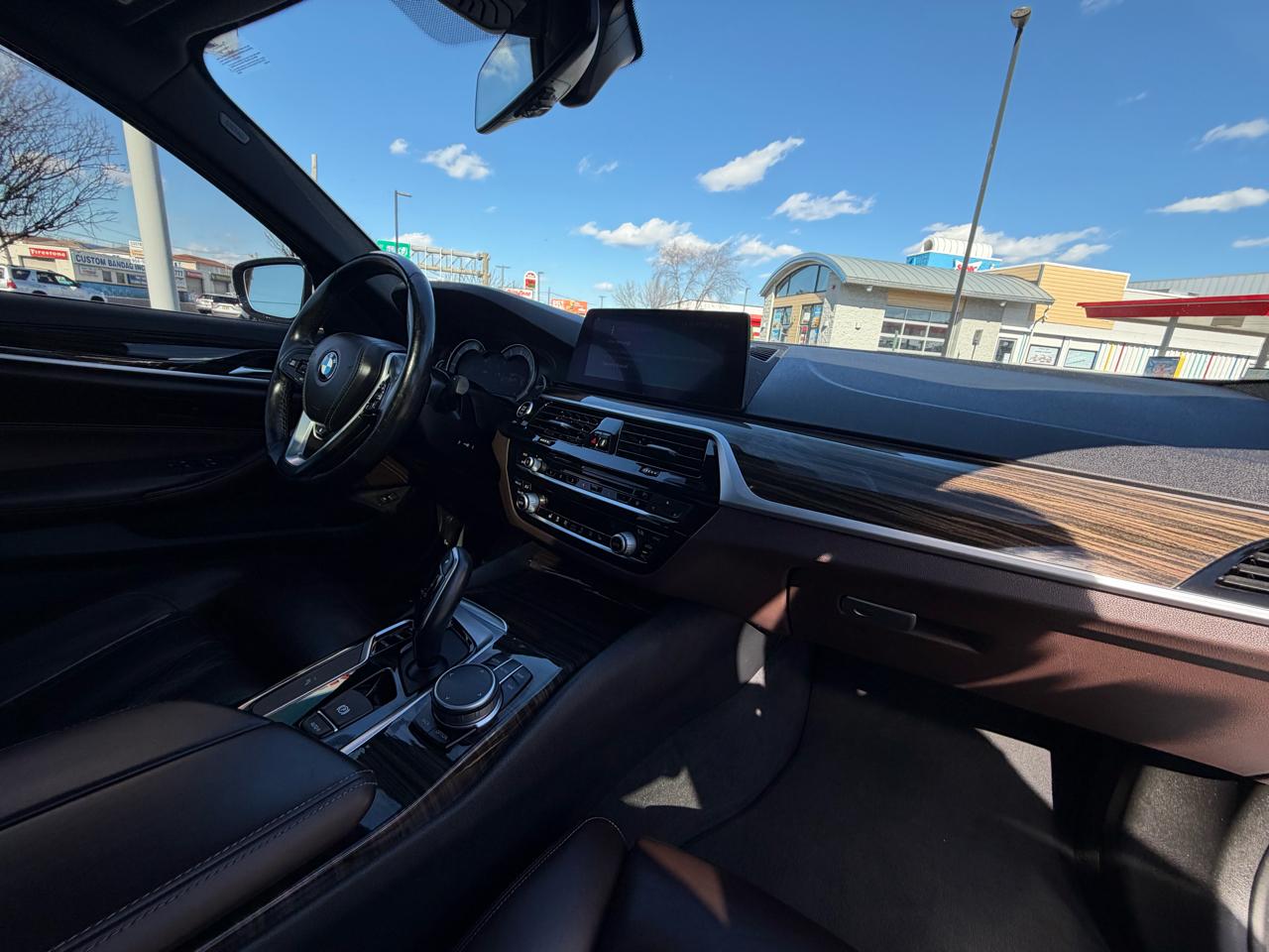 BMW 5-Series 530i 2019