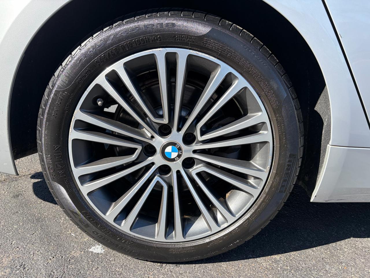 BMW 5-Series 530i 2019