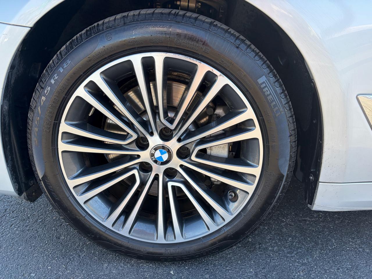 BMW 5-Series 530i 2019