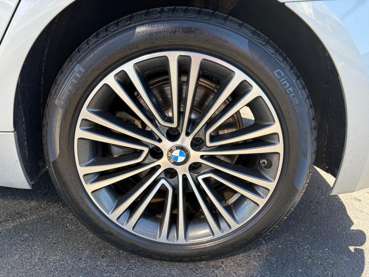 BMW 5-Series 530i 2019