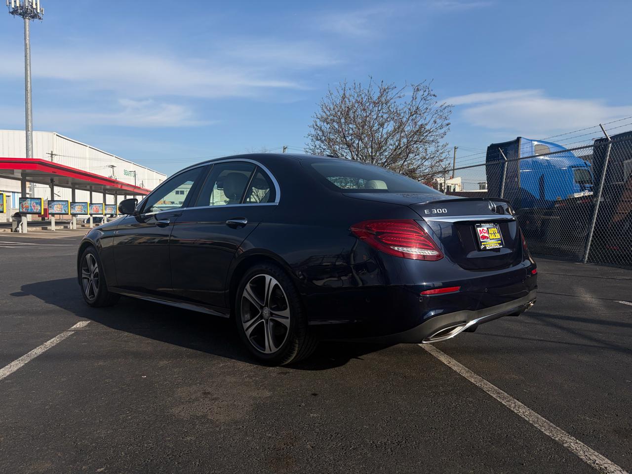 Mercedes-Benz E-Class E300 Luxury 4MATIC Sedan 2017