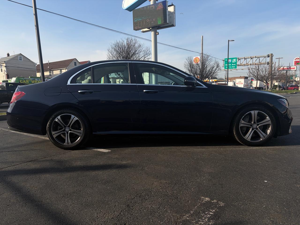 Mercedes-Benz E-Class E300 Luxury 4MATIC Sedan 2017