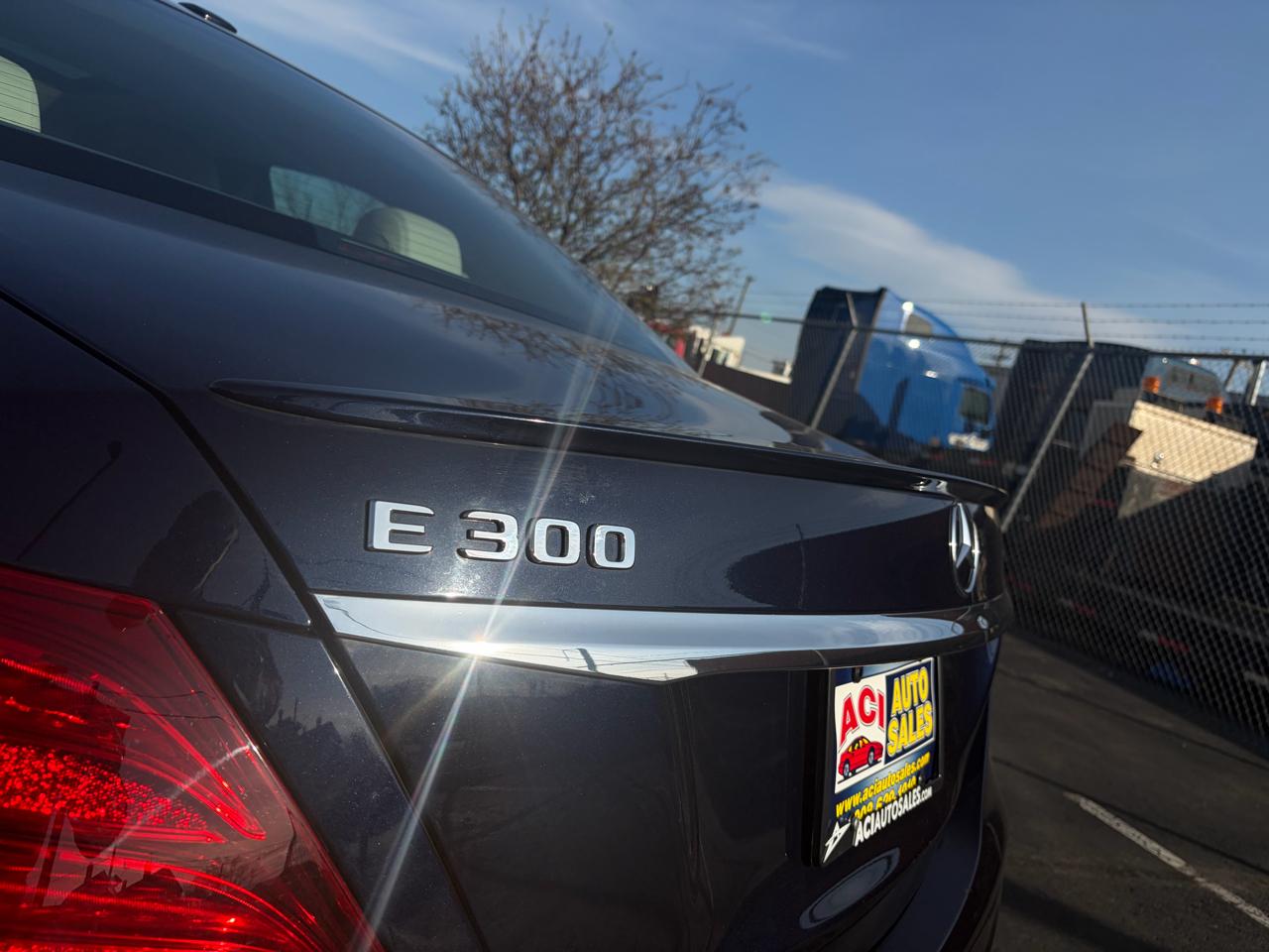 Mercedes-Benz E-Class E300 Luxury 4MATIC Sedan 2017