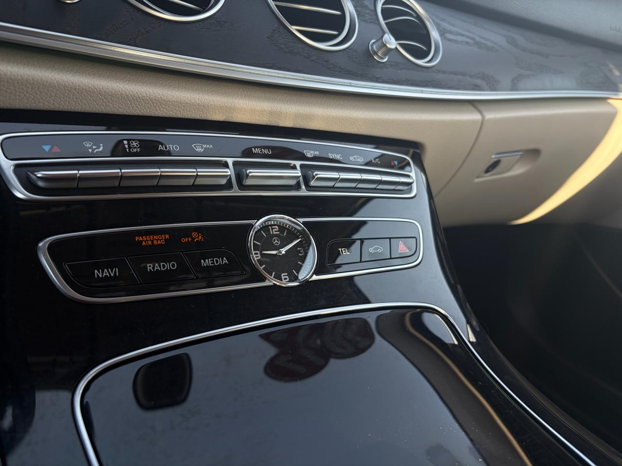 Mercedes-Benz E-Class E300 Luxury 4MATIC Sedan 2017