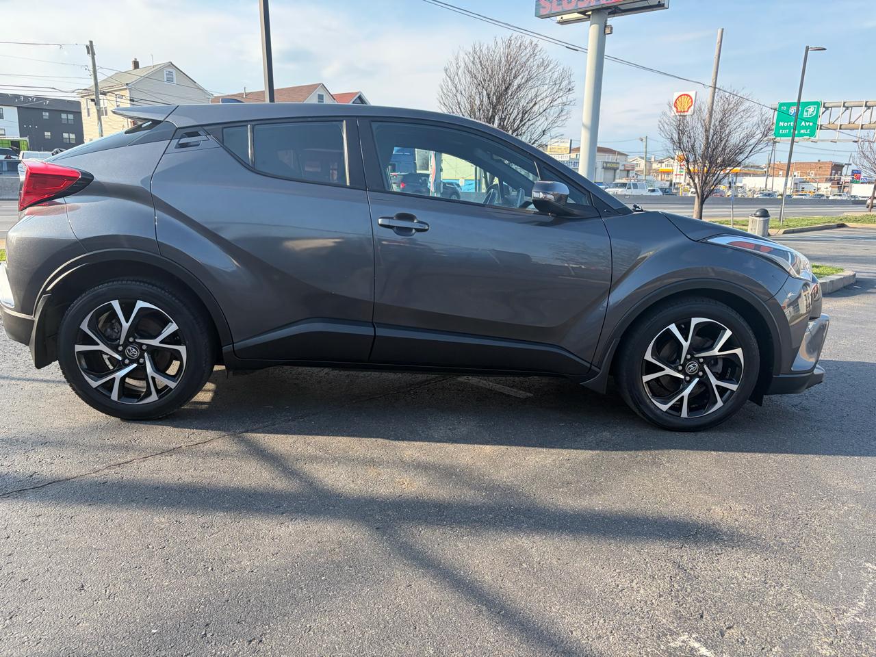 Toyota C-HR LE 2019