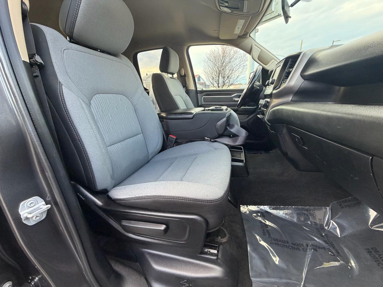 RAM 1500 Big Horn Quad Cab 4WD 2020