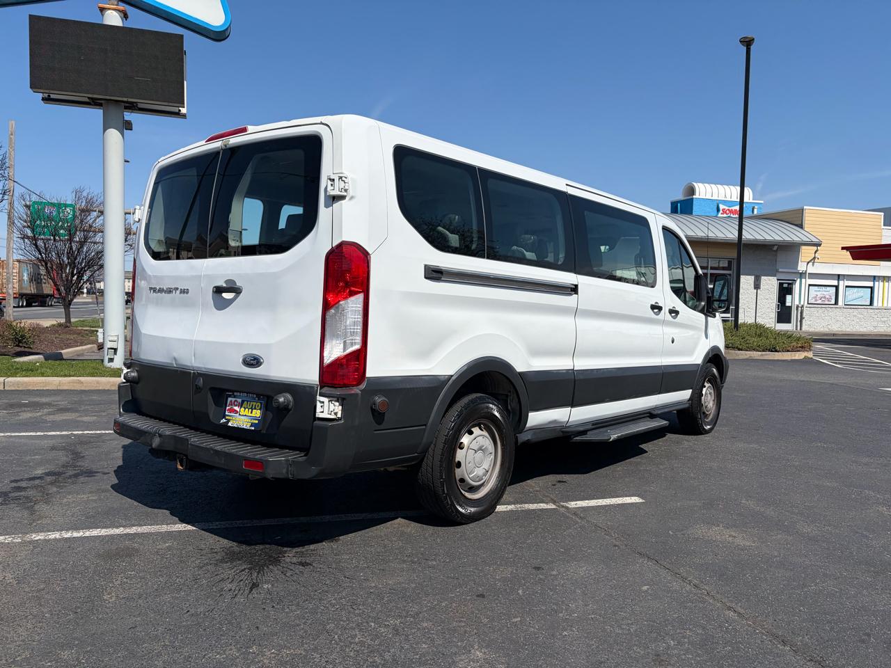 Ford Transit 350 Wagon Low Roof XL w/Sliding Pass. 148-in. WB 2018