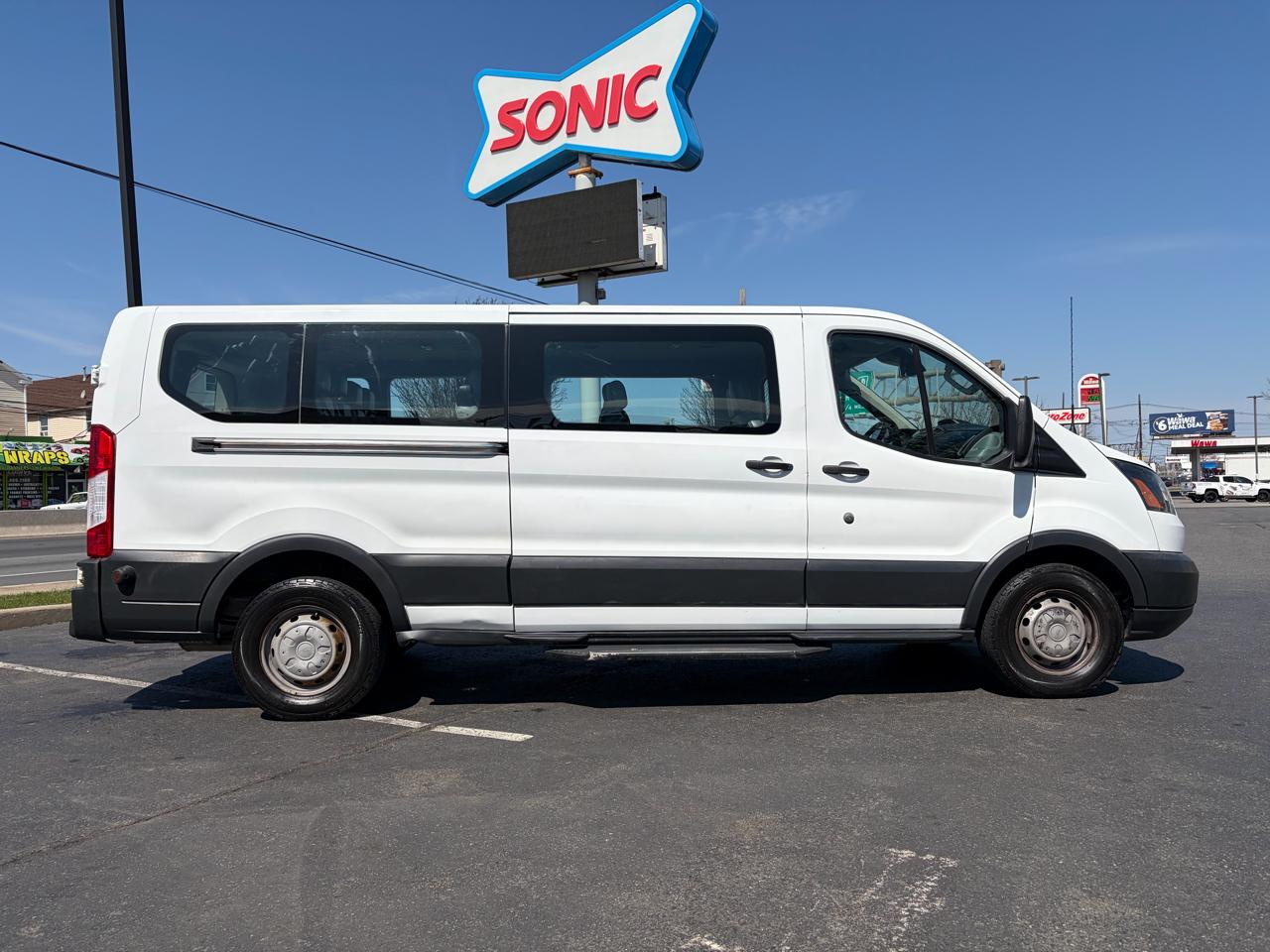 Ford Transit 350 Wagon Low Roof XL w/Sliding Pass. 148-in. WB 2018
