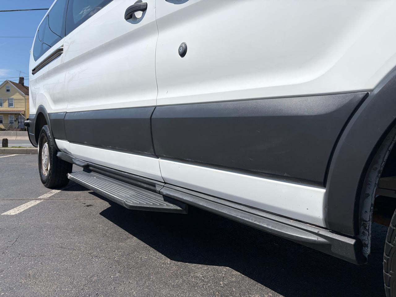 Ford Transit 350 Wagon Low Roof XL w/Sliding Pass. 148-in. WB 2018