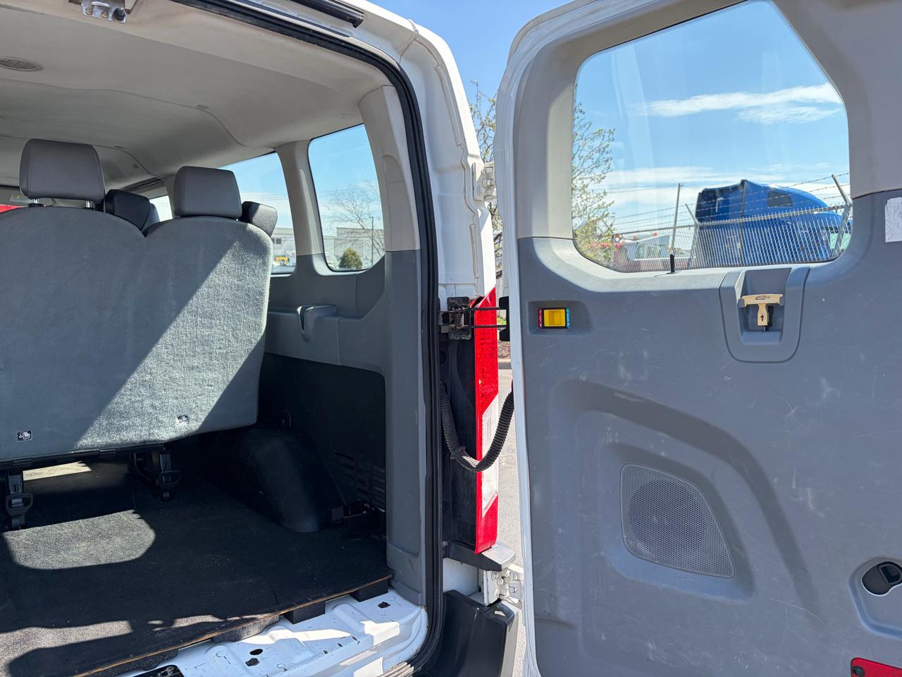 Ford Transit 350 Wagon Low Roof XL w/Sliding Pass. 148-in. WB 2018