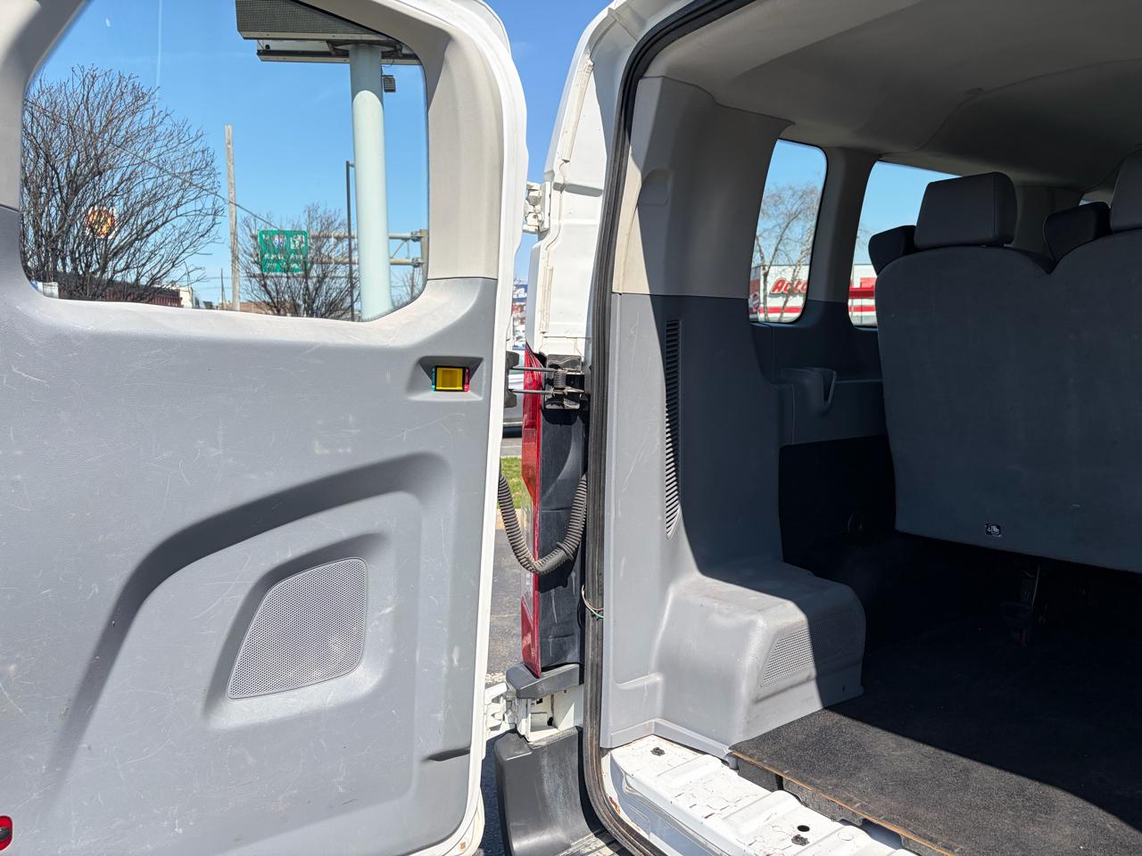 Ford Transit 350 Wagon Low Roof XL w/Sliding Pass. 148-in. WB 2018