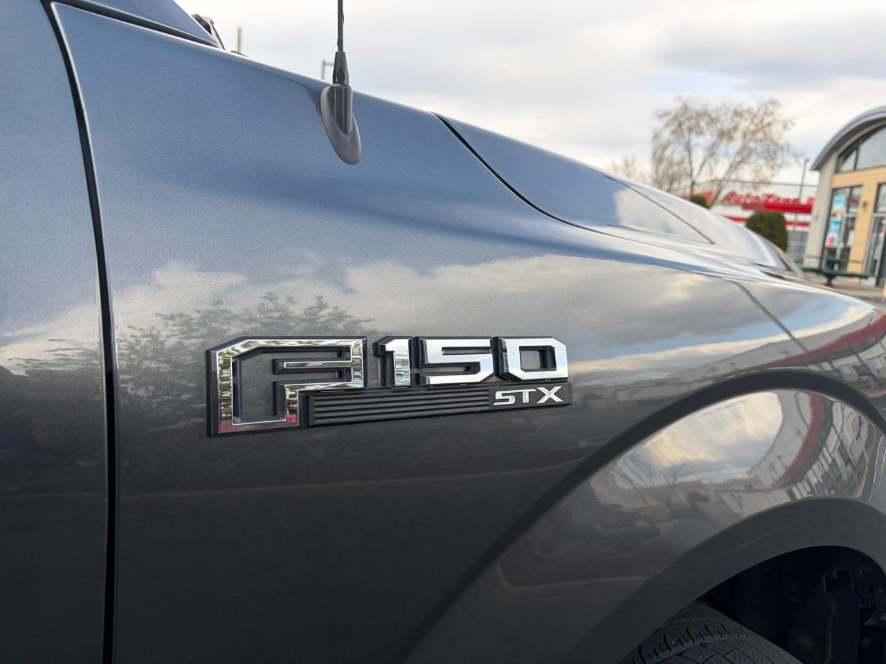 Ford F-150 XLT SuperCrew Short Bed 4WD 2019