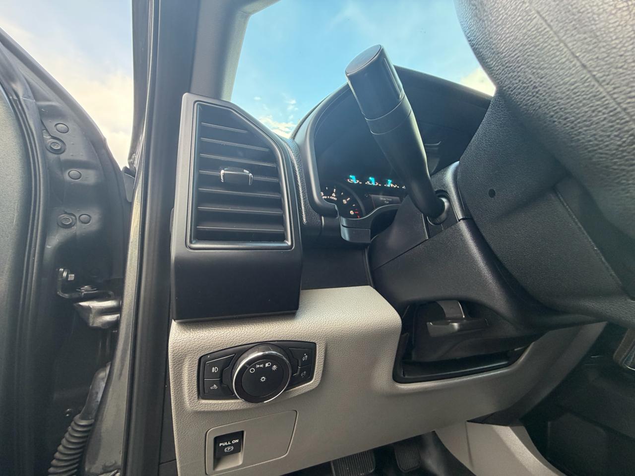 Ford F-150 XLT SuperCrew Short Bed 4WD 2019