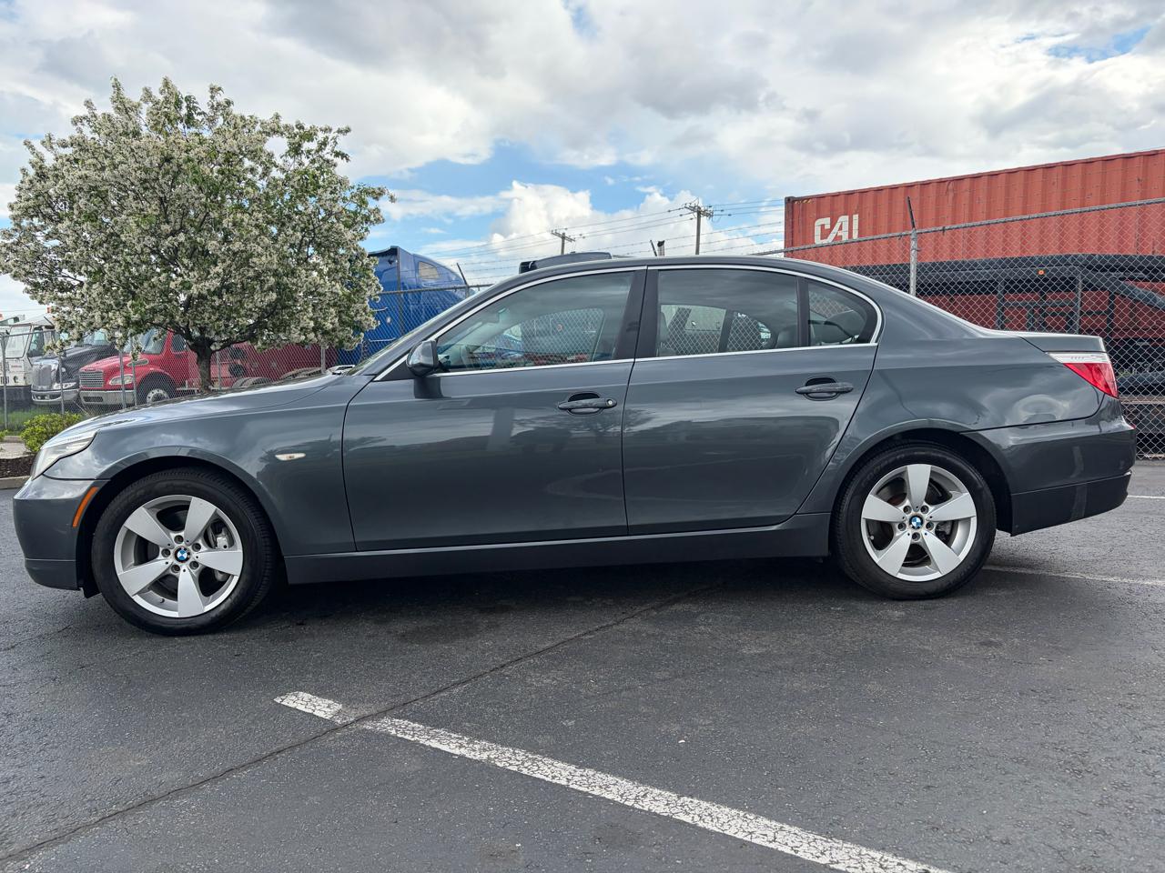 BMW 5-Series 528xi 2008