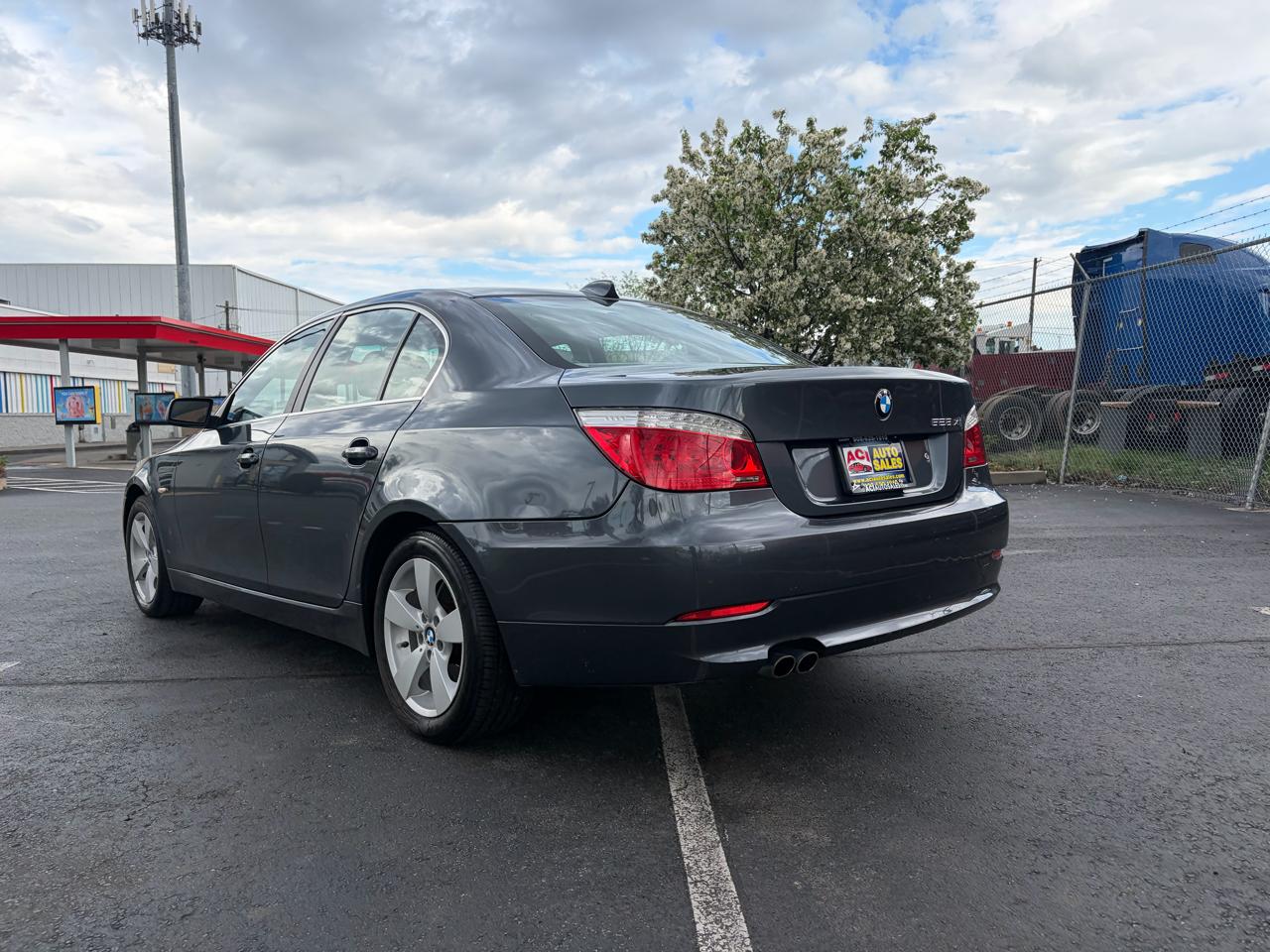 BMW 5-Series 528xi 2008