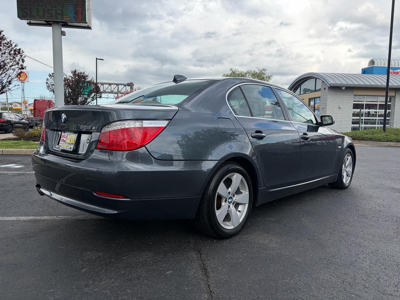 BMW 5-Series 528xi 2008